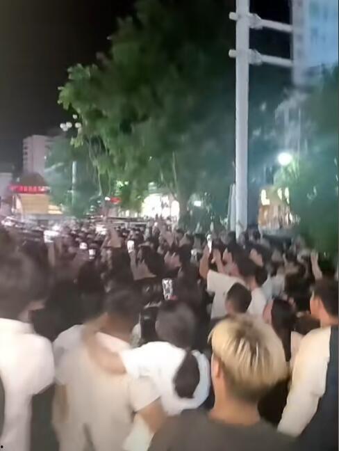 吃瓜爆料抓小三,吃瓜爆料，小三上位真相大曝光-第3张图片-吃瓜群